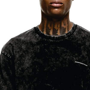 Camiseta clásica negra de gran tamaño para hombre: Jersey de algodón 100%, peso medio, cuello acanalado, manga corta - Product Image 5