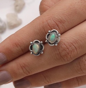 925 Plata estampada mejor calidad diseñador joyería 925 plata esterlina sólida hecha a mano piedras preciosas ópalo Spinner Stud pendientes - Product Image 3