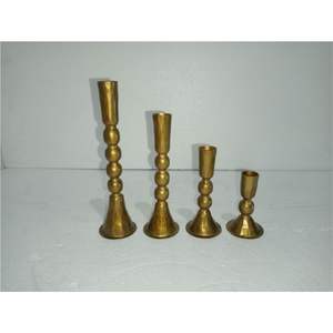 Juego de 4 Portavelas de Metal Dorado Martillado de Estilo Nórdico, Candelabros Decorativos de Latón Antiguo para Bodas y Hogar al por Mayor - Product Image 1