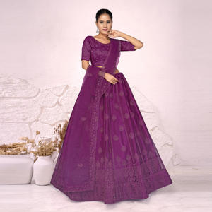 Ensemble Lehenga Choli brodé en filet avec dupatta |   Tenue de mariée de créateur pour mariage, réception et fête, vente en gros - Product Image 4