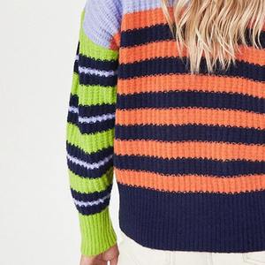 Suéter de Invierno para Mujer con Cuello Redondo y Logotipo Frontal, 100% Lana, Estilo Urbano - Product Image 5