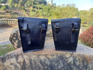 Ensemble deux sacoches de selle en cuir pour moto, pochette latérale, sacs de voyage, vintage, faits à la main, logo personnalisé - Product Image 3