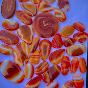 100% Cabochon d'agate à bandes orange de haute qualité pierres précieuses minérales polies pierre en vrac pour bijoux-prix de gros - Product Image 1