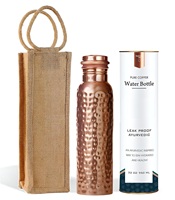 Bouteille d'eau en cuivre martelé de qualité supérieure avec boîte et sac de jute tailles standard accessoires de verres en plastique étanches