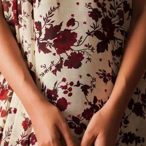 Tenue de pelouse trois pièces pour dames chemise en coton cousue sur mesure pantalon imprimé et dupatta au design de haute qualité - Product Image 3