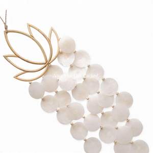 Carillon à vent artisanal à suspendre au mur pour la décoration de la chambre de bébé, fabriqué à partir de matériaux naturels - Product Image 3