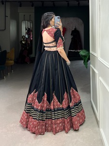 Hermoso vestido de baile de colección Navratri de lona cosida con espejo de papel impreso de encaje de algodón satinado Natural hasta el suelo - Product Image 5
