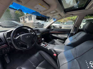 Berline G37 2020 en parfait état - Product Image 3