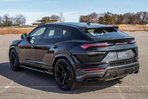 LIMPIO 2024 L a m b o r g H I n i Urus Perfor mante Producto de calidad premium - Product Image 3