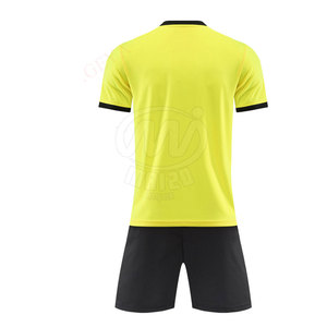2025 personnalisé séchage rapide respirant 100% polyester uniforme de football dernière conception couleur unie costume de football d'équipe personnalisé - Product Image 3
