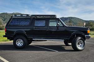 Ford C-350 XLT Lariat Centurion 4x4 de 1991, Usado, 1 Dueño Desde 1997, Chasis de 1 Tonelada, Propiedad de California, Múltiples Modificaciones - Product Image 2