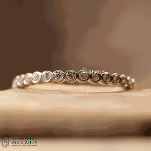 Anillo de boda de eternidad completa con ajuste de bisel de diamante de corte redondo para mujer - Product Image 1