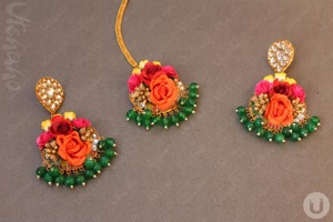 Parure de bijoux faite à la main en perles multicouches et fleurs artificielles Mayo, avec coquillages cauris, collier/boucles d'oreilles/bracelet pour mariage islamique ou Mehndi - Product Image 4