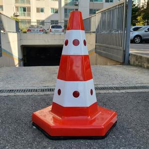 Cône de signalisation classique œil de chat 50 cm en plastique lesté – Barrière de circulation – Produit d'avertissement routier - Product Image 2