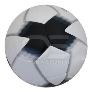 Balón de fútbol de estilo moderno con diseño de panel distintivo adecuado para sesiones de práctica para todo tipo de clima - Product Image 3