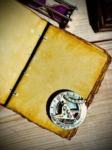 Carnet de notes en cuir arc-en-ciel personnalisé carnet de croquis vintage pour hommes et femmes avec reliure à coudre en fil - Product Image 5