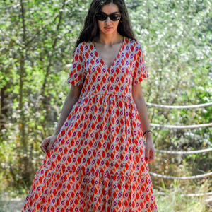 ชุดเดรสสำหรับผู้หญิงพิมพ์ลายดิจิทัลคอวีแขนสั้นหลากสีสำหรับฤดูร้อนหรูหราและเซ็กซี่ - Product Image 1