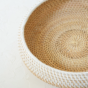 Cesta Redonda de Mimbre Tejida a Mano para Servir/Exhibir (Borde Blanco de Dos Tonos) para Frutas y Centro de Mesa - Product Image 3