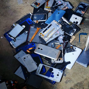 Cartes de circuits imprimés de téléphones portables pour la récupération de l'or - Product Image 1