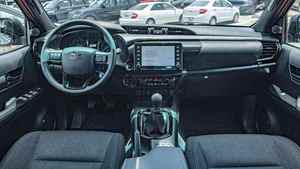 Toyota Hilux SR5 Diesel d'occasion en bon état, boîte manuelle - Product Image 6
