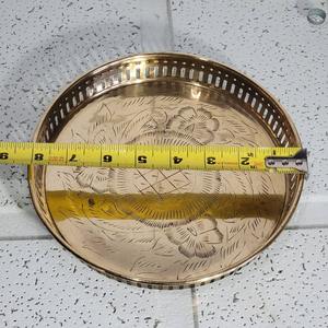 Bandeja de Servicio de Latón Macizo de Alta Calidad para Desayuno o Banquete, Diseño Floral, Bandeja Redonda de Latón Martillado Hecha a Mano - Product Image 2