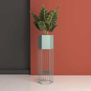 Pot de fleurs hexagonal en métal de grande taille fabriqué en Inde avec support en fil métallique unique pour la décoration du jardin ou de la maison, support de plante pour utilisation au sol, prix de gros - Product Image 4