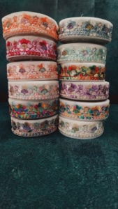 ลูกไม้ปักลายดอกไม้สีสันสวยงามพร้อมรายละเอียดที่ซับซ้อนสำหรับงานหัตถกรรมแฟชั่นและโครงการตกแต่งบ้านที่หรูหรา - Product Image 5