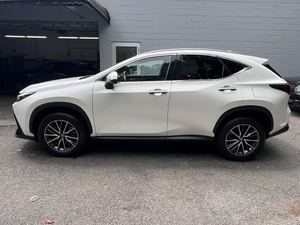 Lexus NX 350 Premium AWD Turbo 2022, Cuero, R21, Interior Claro, Bajo Kilometraje, Precio Accesible, en Existencia, Listo para Envío - Product Image 2