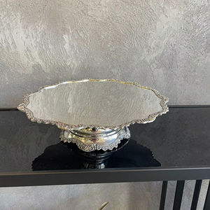 Base para Pastel Plateada de Diseño, Ideal para Eventos de Catering, Fiestas, Celebraciones y Reuniones Familiares, Hecha a Mano en India - Product Image 1