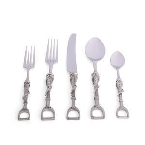 Ensemble de couverts en argent design unique avec poignée élégante pour les repas de luxe, les fêtes de mariage et les décorations de table Ensemble de 5 pièces - Product Image 2
