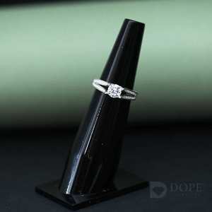 Anillos de compromiso de moissanita Unisex redondo brillante Split Shank 925 plata esterlina Acero inoxidable laboratorio creado uso diario - Product Image 1