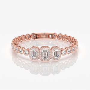 Brazalete Elegante de Oro de 9k con Diamantes Moissanite de Corte Esmeralda para Mujer - Product Image 4