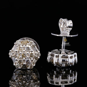 Bonitos pendientes de tuerca helados con diamantes redondos brillantes y moissanita de corte Baguette en oro sólido de 10kt para mujer - Product Image 6