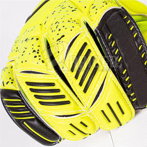 Gants de gardien de but de football à haute adhérence avec ventilation en maille et double soutien du poignet - Product Image 2