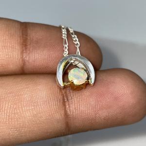 Pendentif en opale blanche multi-feu d'Éthiopie naturelle, plaqué argent en acier inoxydable, bijoux pour femmes et enfants - Product Image 1