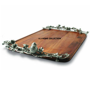 Bandeja decorativa de madera y aluminio con elegante mango de pájaro de diseño de Rama - Product Image 1