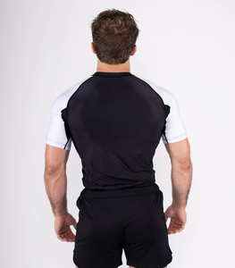 Rashguards de haute qualité pour hommes Rashguard de grappling personnalisé à séchage rapide Manches courtes T-shirt de compression d'entraînement aux meilleurs prix - Product Image 5