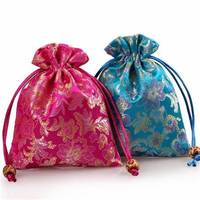 Pochette de sac d'emballage cadeau en satin de soie avec cordon de serrage en or rose coloré avec logo imprimé personnalisé