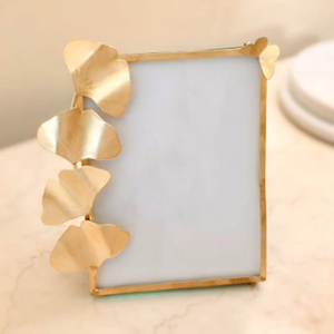 Cadre photo décoratif de table en aluminium de qualité supérieure, design unique, finition argentée, en vente - Product Image 5