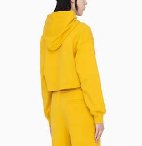 Sweat à capuche court en coton éponge français avec logo personnalisé pour femmes avec col à capuche Boxy brodé sur le devant en relief 3D - Product Image 5