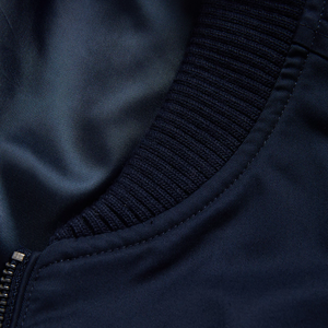 Blouson bombardier de baseball brodé veste d'extérieur universitaire pour homme avec col montant et logo avant en polyester à manches longues - Product Image 3