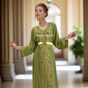 Caftán musulmán tradicional marroquí verde con accesorio bordado dorado - Product Image 2