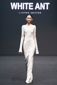 Chất lượng cao Dresses phụ nữ phụ nữ thanh lịch mollya backless <span class=keywords><strong>draped</strong></span> ăn mặc hình dạng dài quần áo cho phụ nữ whiteant bán buôn - Product Image 2