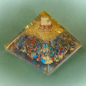 Meilleure Qualité Cristaux Naturels Multi Mix Pierre Puces Agate Énergie Orgone Pyramide Mélange Cristal Orgonite Pyramide À Vendre - Product Image 4