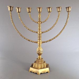 เชิงเทียนทองเหลืองสำหรับตกแต่งบ้านในเทศกาล เพิ่มความงดงามแบบดั้งเดิมด้วยสีทองให้กับธีมการตกแต่งในวันหยุดของชาวยิว - Product Image 5