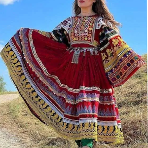 Tenue tribale Kuchi fabriquée à la main avec un travail de point fin Artisan Made Afghan Dress 100% Handmade - Product Image 6