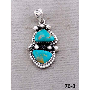 Pendentif Santa Maria fait main du sud-ouest avec turquoise de buffle blanc et argent sterling serti en clos - Product Image 1