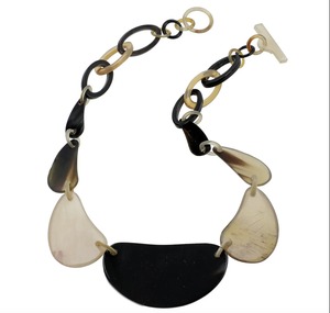 Javed Handicrafts' Joyería de moda para mujer Collares blanco y negro de cuerno pulido Estilo animal Artesanías naturales - Product Image 4