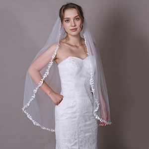 ผ้าคลุมหน้าเจ้าสาว Bridella BV129-WY1 สีไอวอรี่ ชั้นเดียว แต่งขอบลูกไม้ ปักลายอย่างนุ่มนวล ขนาด 100x160 ซม. พร้อมหวีติดผม อุปกรณ์ประกอบฉากถ่ายภาพ - Product Image 3