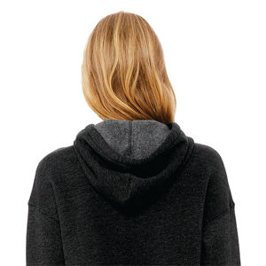 Sweat-shirt à capuche 52% en coton peigné et à anneaux pour femme, ourlet brut, épaules tombantes, gris foncé, 48% - Product Image 6
